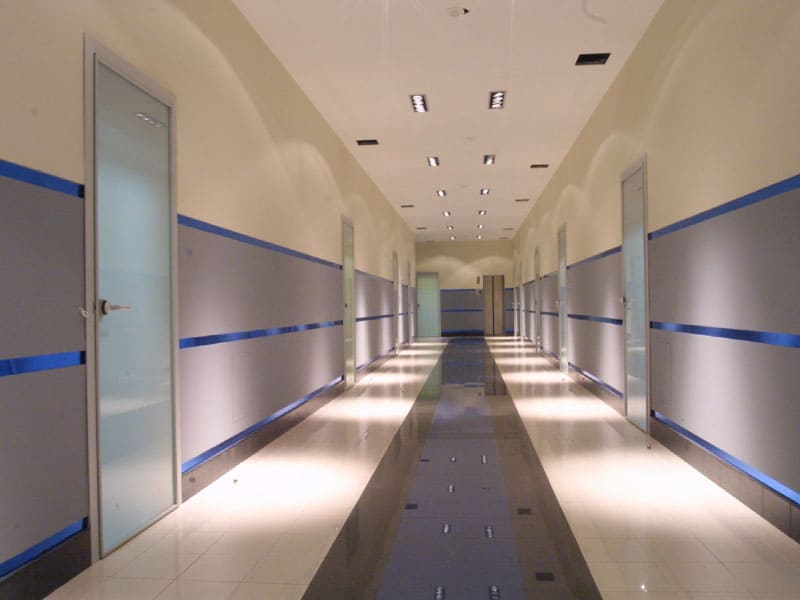 Пример отделочных работ длинного коридора